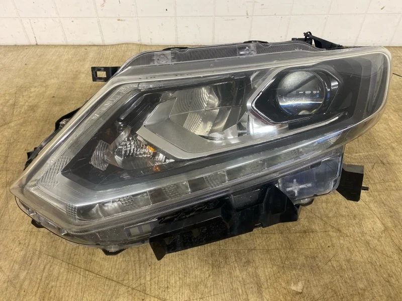 ФАРА Nissan X-Trail 2013 2014 2015 2016 2017 2018 2019 260604CC6C T32, передняя левая