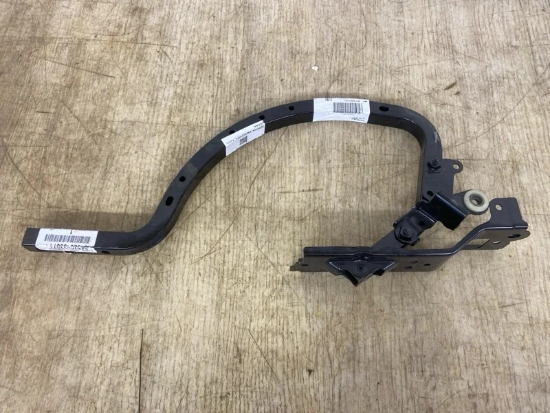 ПЕТЛЯ КРЫШКИ БАГАЖНИКА Toyota Camry 2017 2018 2019 2020 2021 2022 2023 2024 6452033071 XV70, задняя левая
