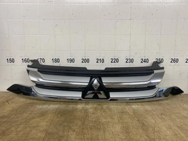 Решетка радиатора Mitsubishi Outlander 3 2015 2016 2017 2018 2019 2020 7450A992 GF