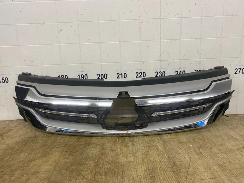 Решетка радиатора Mitsubishi Pajero Sport 3 2016 2017 2018 2019 2020 2021 7450A960