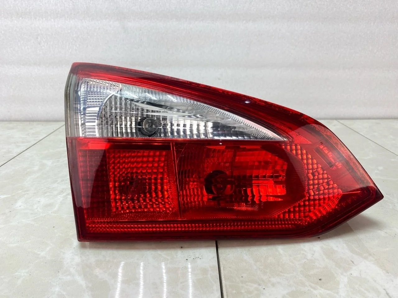 Фонарь Ford Focus 3 2011-2015 BM5113A603BB УНИВЕРСАЛ, задний левый