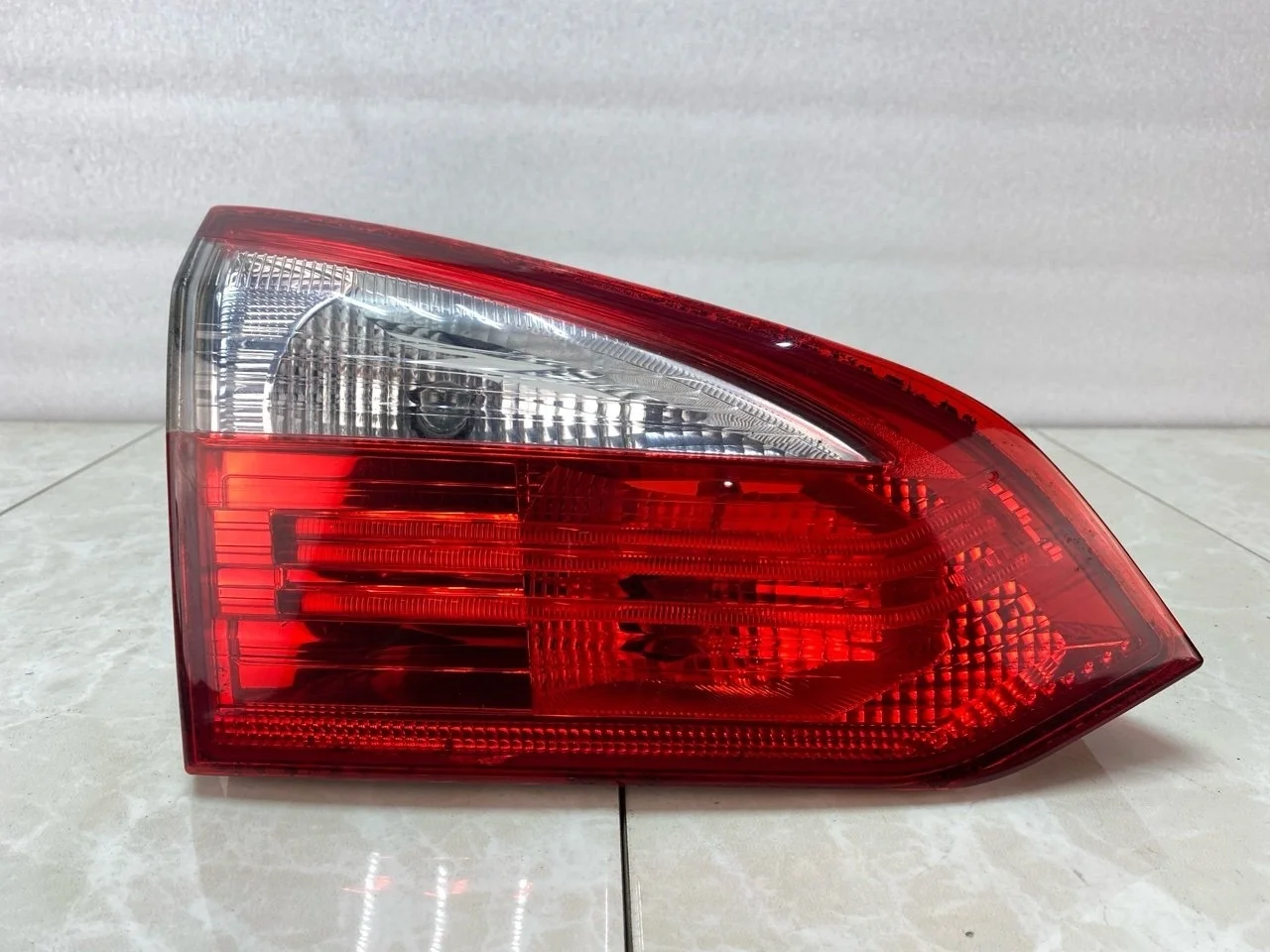 Фонарь Ford Focus 3 2011-2015 BM5113A603DC УНИВЕРСАЛ, задний левый