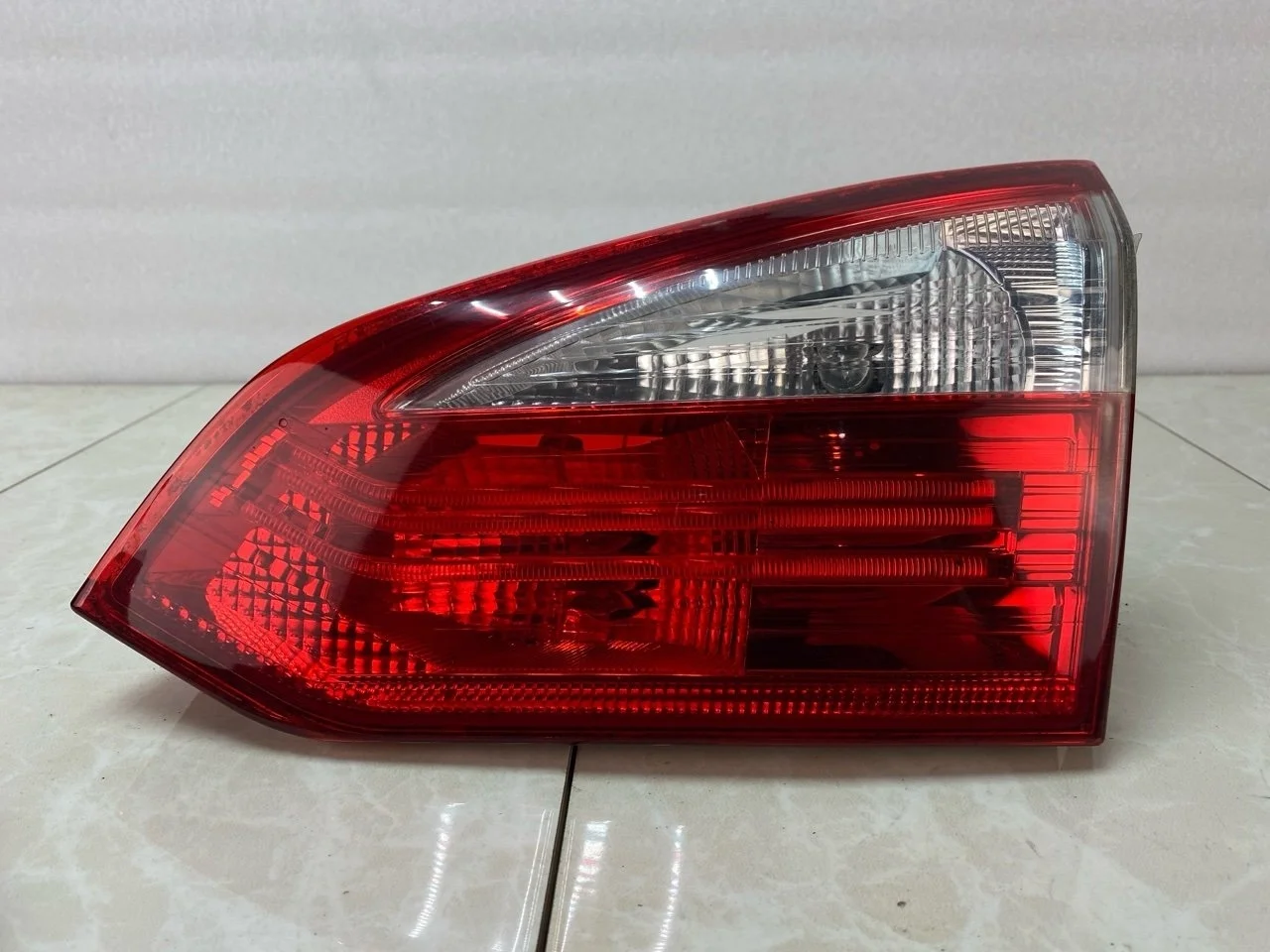 Фонарь Ford Focus 3 2011-2015 BM5113A602DC УНИВЕРСАЛ, задний правый