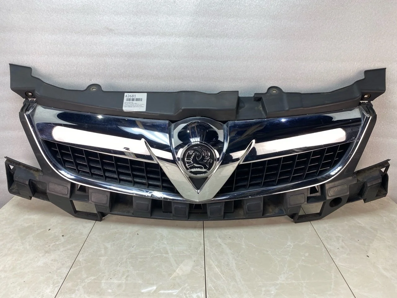 Решетка радиатора Opel Vectra C 2005-2008 13260028