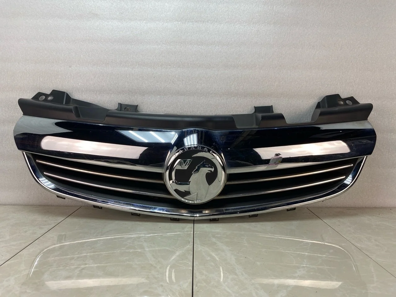 Решетка радиатора Opel Zafira B 2007-2015 93192480