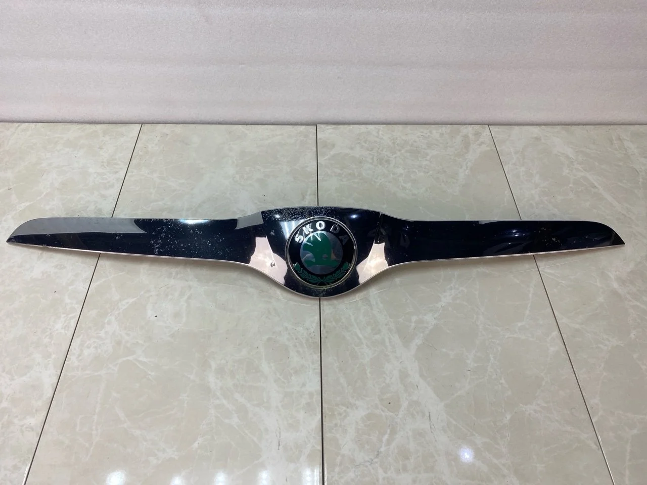 Молдинг капота Skoda Yeti 5L 2009-2014 5L0853633