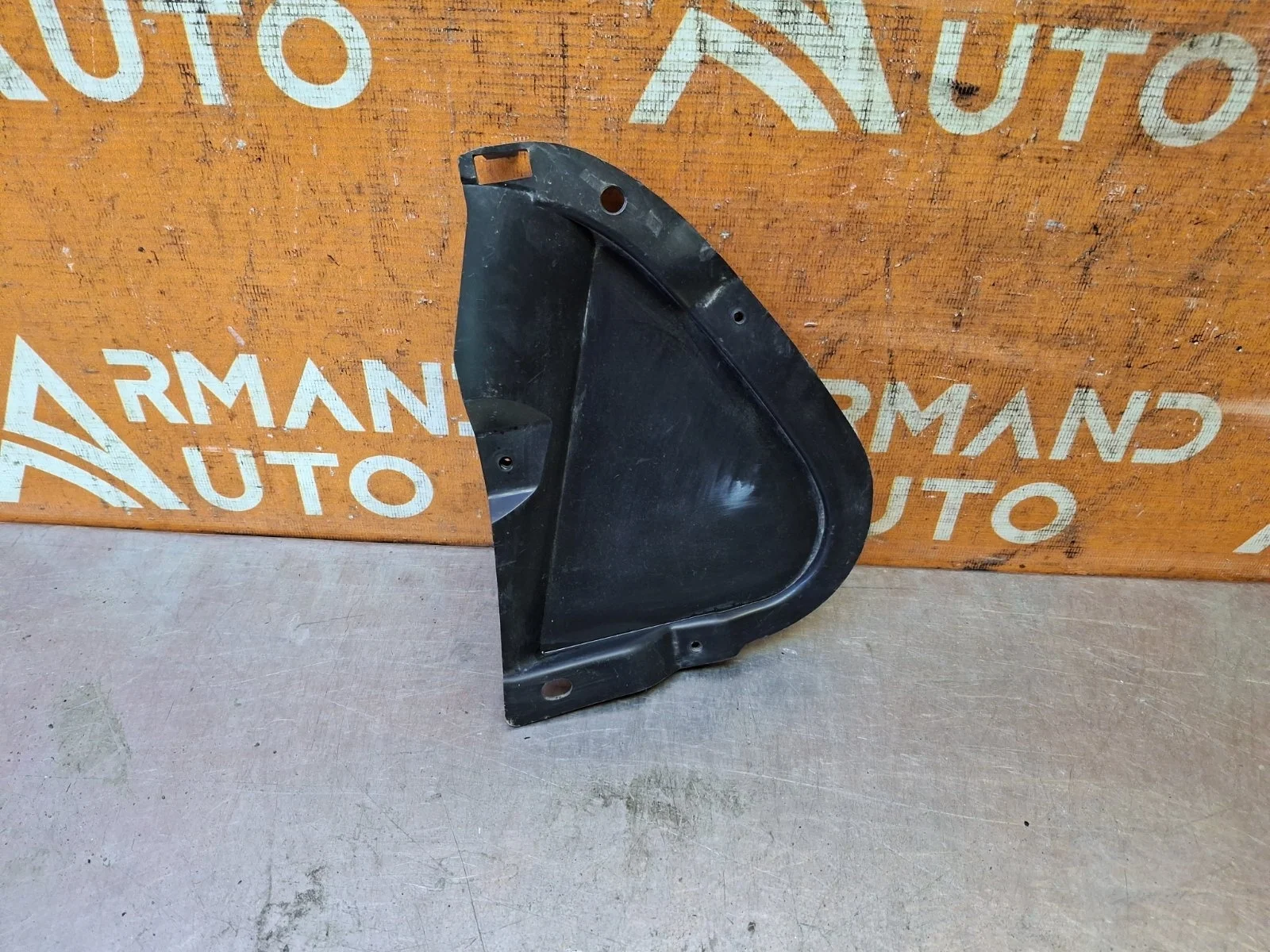 Накладка дефлектора радиатора Land Rover Range Velar 2017-нв L560