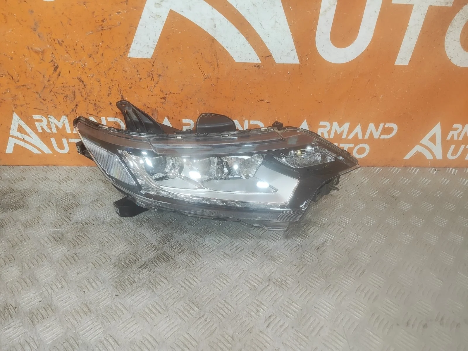 Фара Mitsubishi Outlander 2015-2018 3