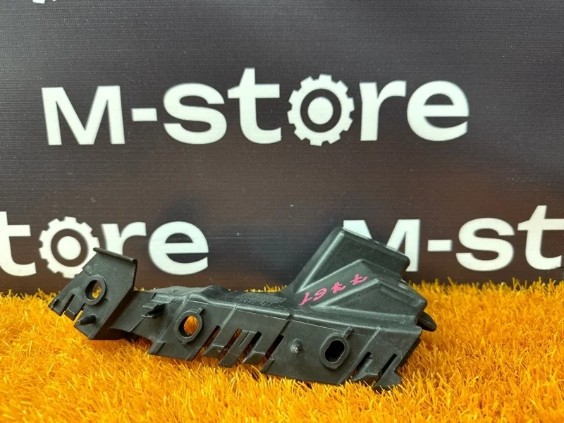 Крепление бампера Audi Q5 2009 8R0807284B 8R CAL, переднее правое