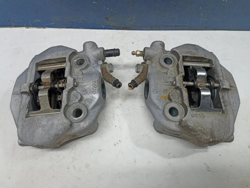 Суппорта тормозные Toyota Celsior 4773050160 UCF31 4.3 3UZ-FE, задняя