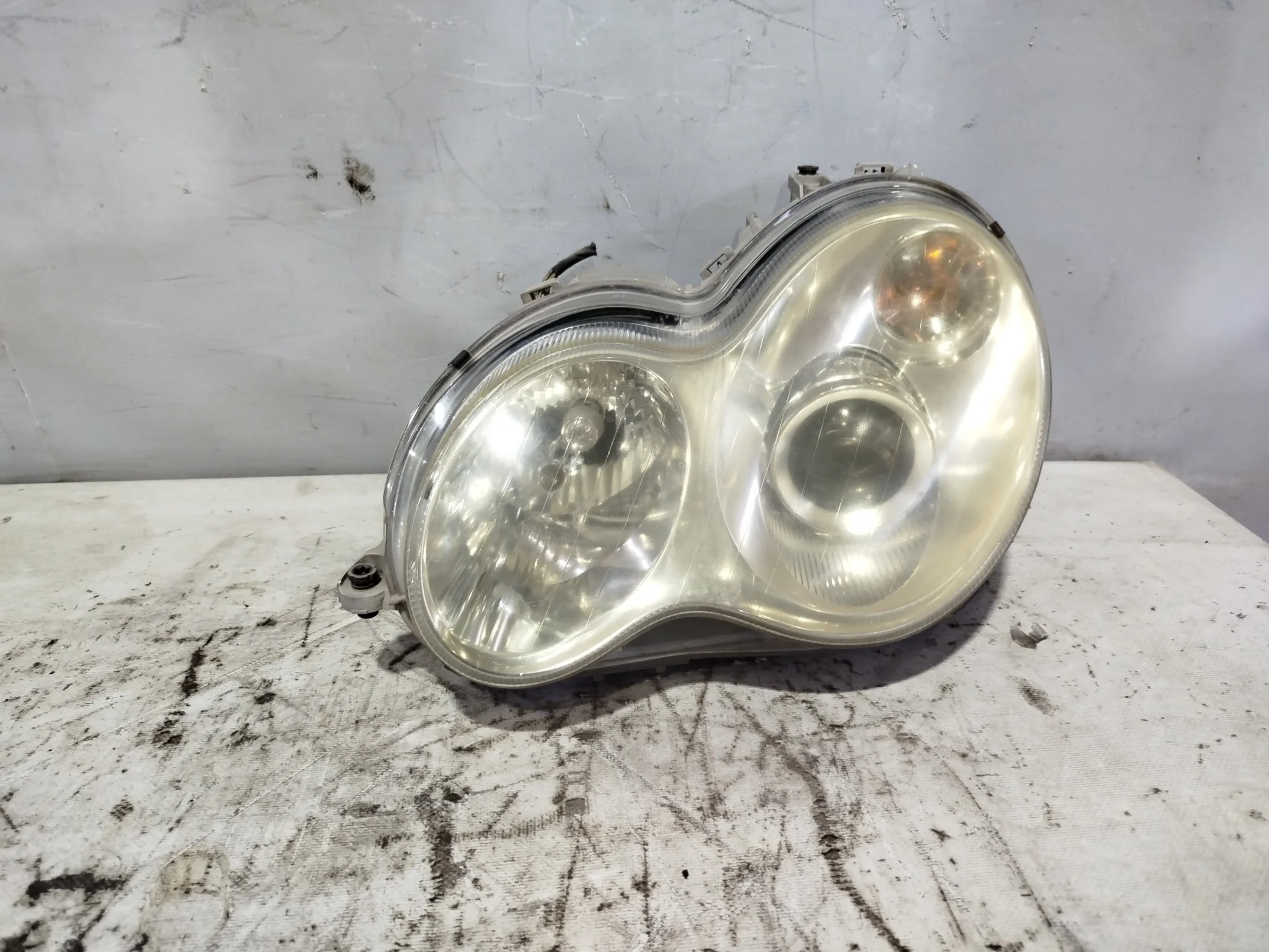 ФАРА MERCEDES-BENZ C-CLASS S203 W203 XENON ЛИНЗА ЛЕВАЯ 2 МОДЕЛЬ A2038203961 DY267Z