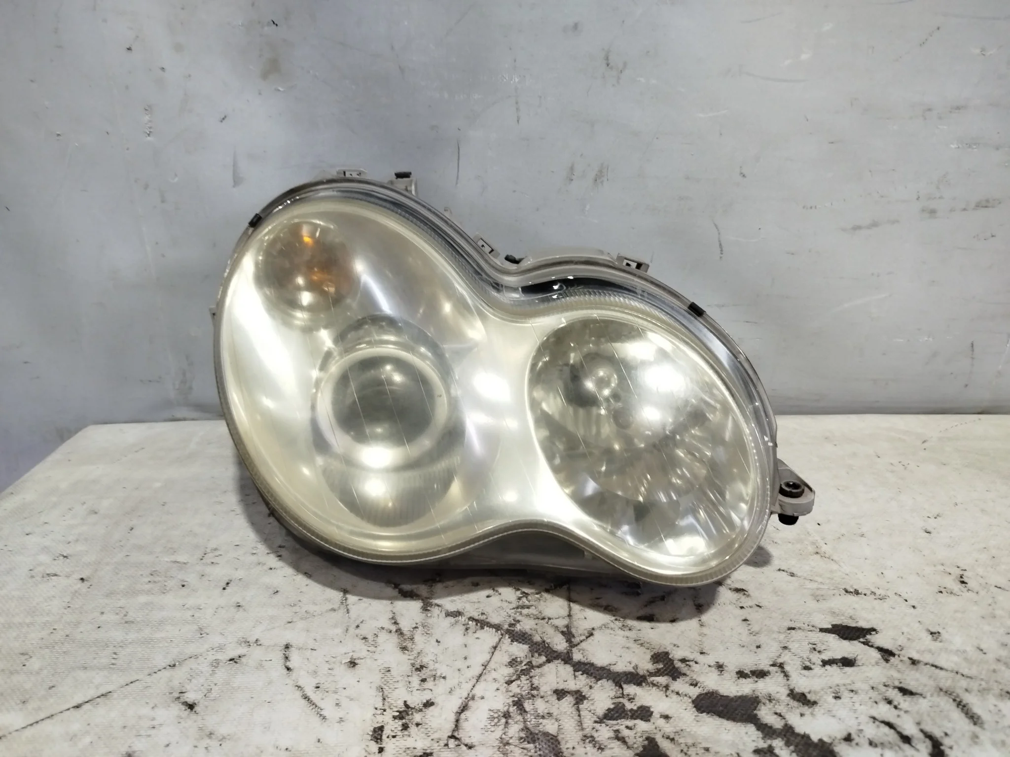 ФАРА MERCEDES-BENZ C-CLASS S203 W203 XENON ЛИНЗА ПРАВАЯ 2 МОДЕЛЬ A2038204061 DY267Z