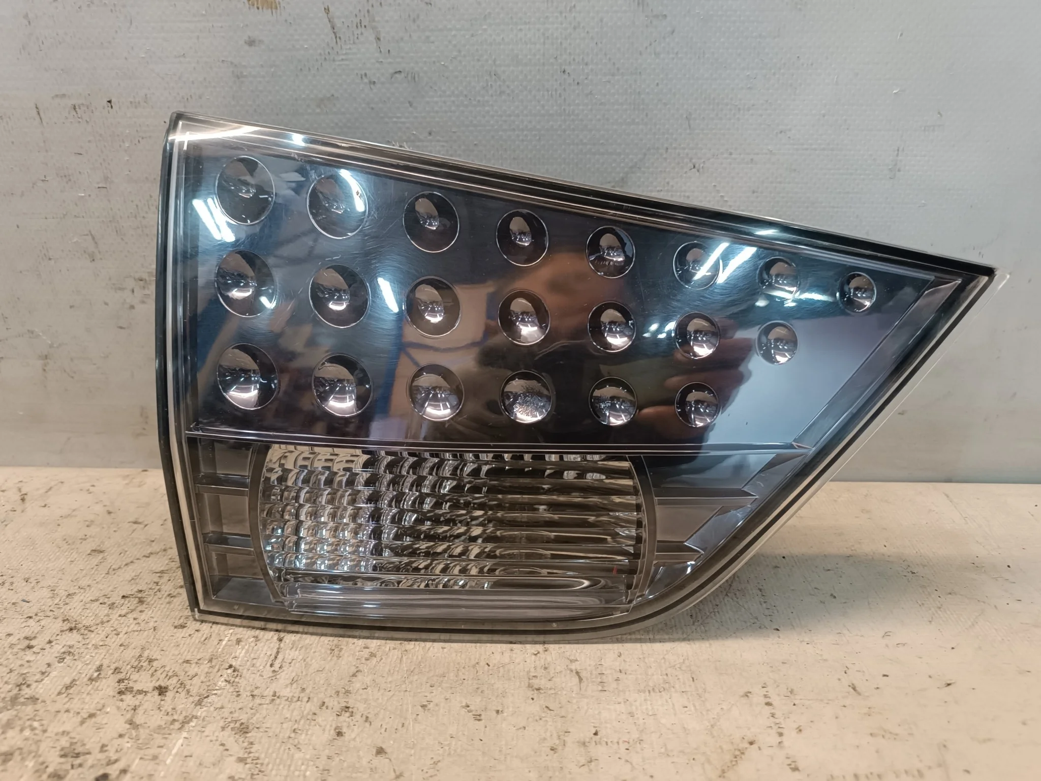 ФАЛЬШПАНЕЛЬ MITSUBISHI OUTLANDER CW4W CW5W CW6W 1146356 ЧЕРНАЯ ЛЕВАЯ 8331A005 XE300