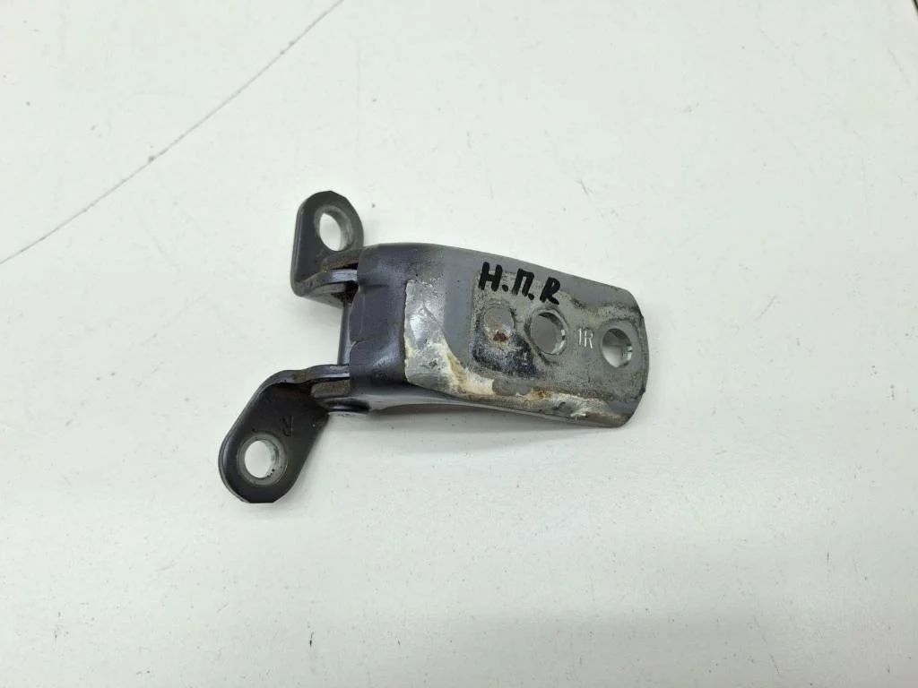 Петля двери передней правой нижняя Toyota Hilux 2012 (AN10/AN20/AN30)