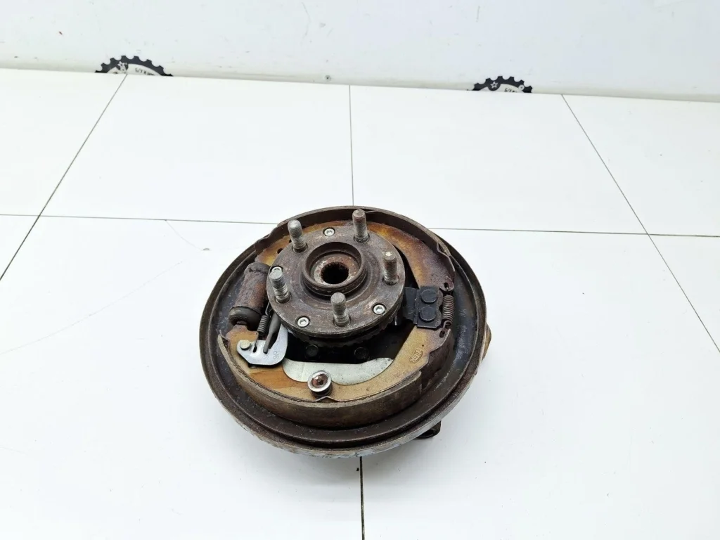Кулак поворотный задний правый Subaru Impreza (G11/GD/GG)