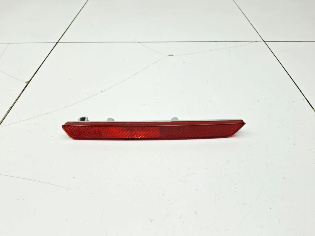Отражатель в бампер задний правый Mazda 6 2009 (GH)