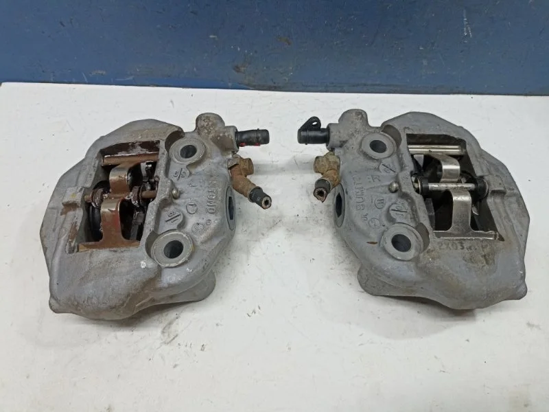 Суппорта тормозные Toyota Celsior 4773050160 UCF30 4.3 3UZ-FE, задняя