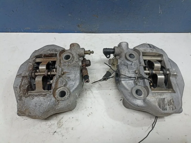 Суппорта тормозные Toyota Celsior 4773050160 UCF30 4.3 3UZ-FE, задняя