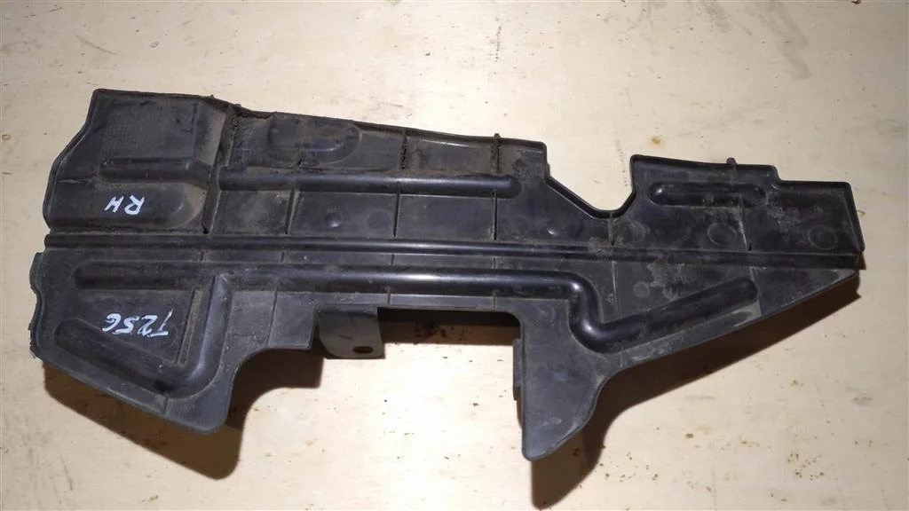 Б.у. дефлектор радиатора TOYOTA AVENSIS AZT250 TOYOTA AVENSIS AZT250