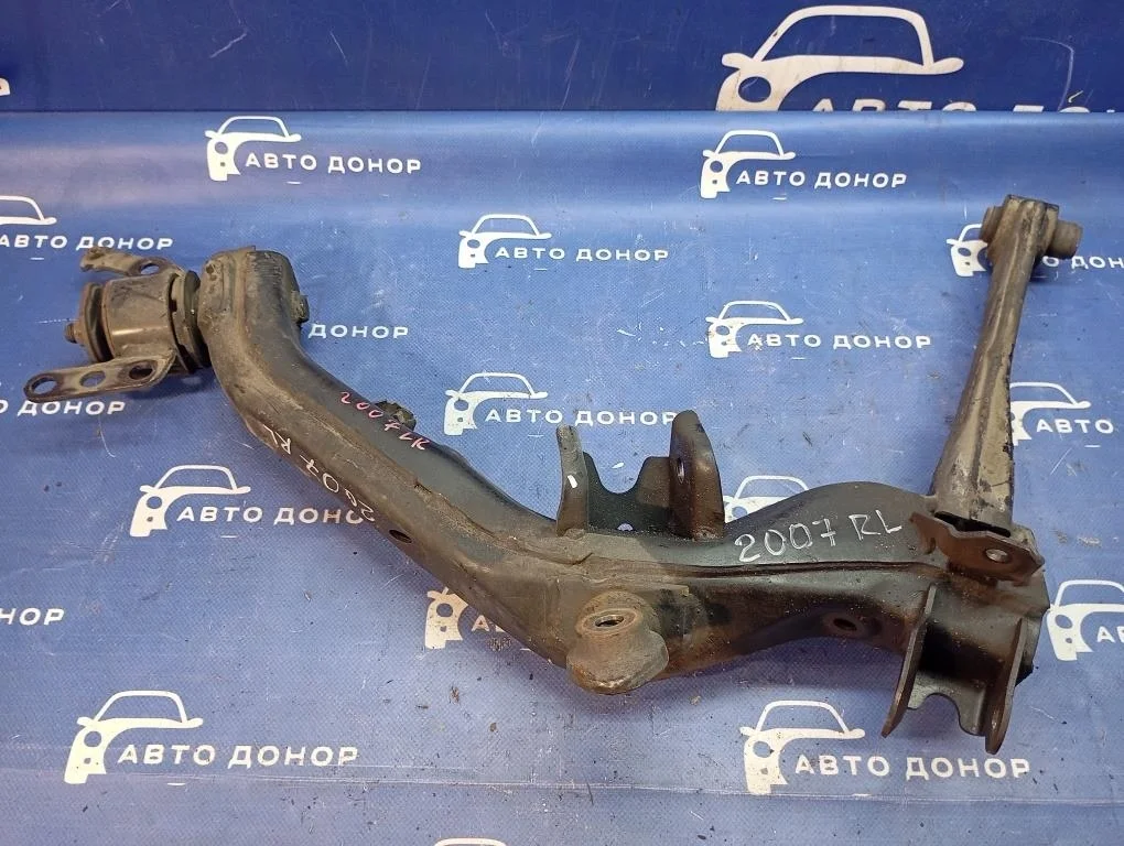 рычаг TOYOTA AVENSIS AZT250 -