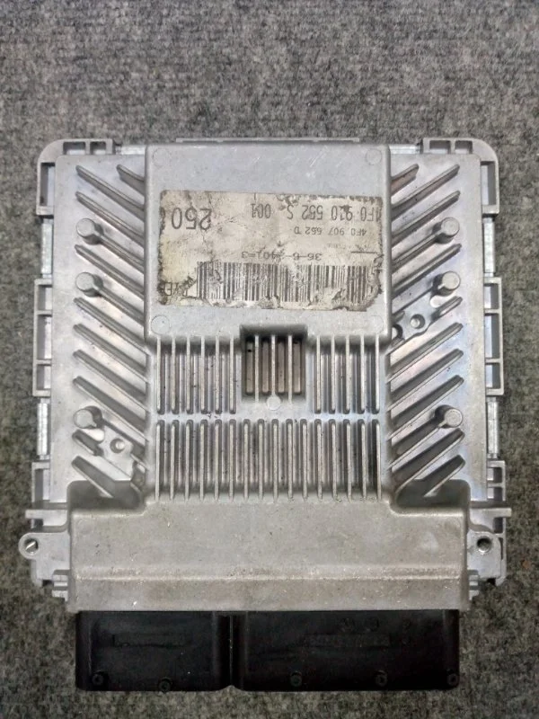 Блок управления двигателем Audi A6 4F0907552D BDW