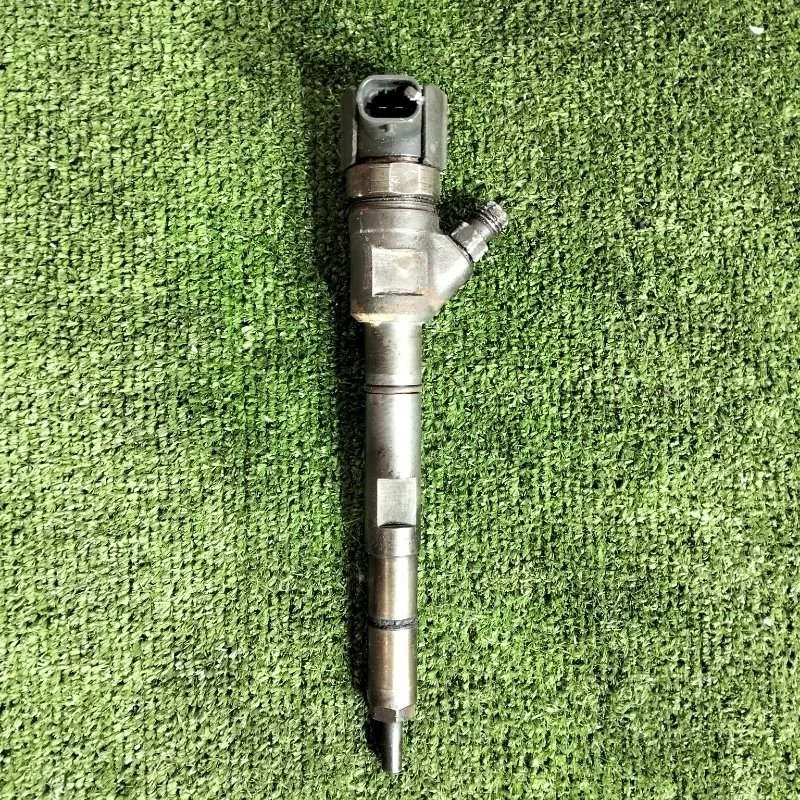 Форсунка топливная Hyundai Grand Starex 0445110274 D4CB