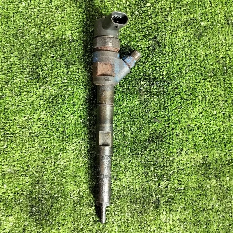 Форсунка топливная Hyundai Grand Starex 338004A500 D4CB