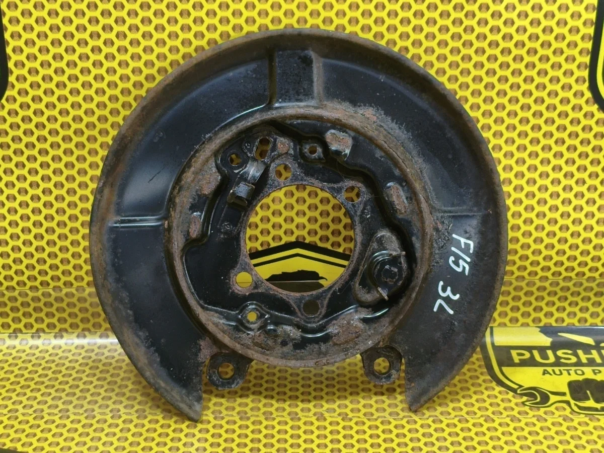 Щит тормозной Nissan Juke 2011 44030CY01A F15 MR16DDT, задний левый
