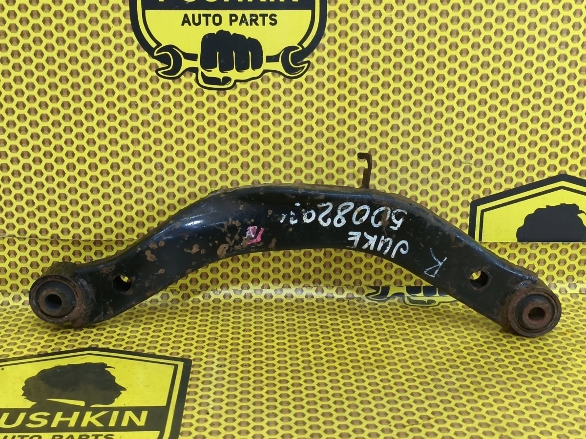 Рычаг поперечный верхний Nissan Juke 2011 55120EN100 F15 MR16DDT, правый
