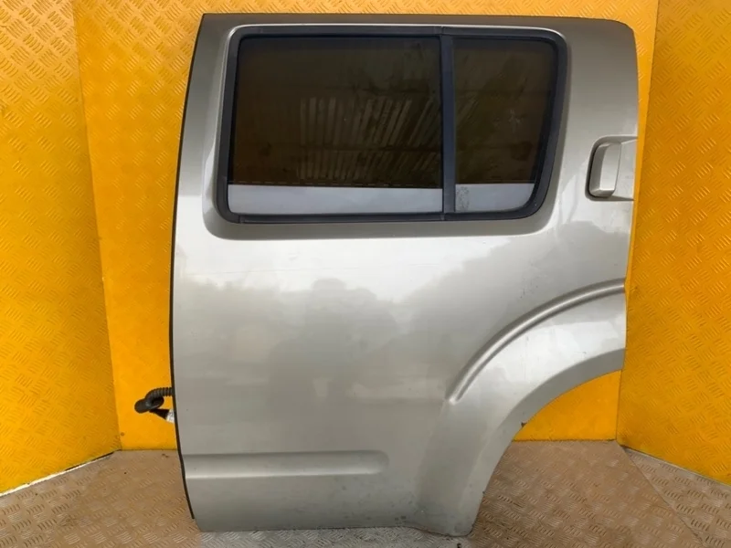 Стекло двери задней левой Nissan Pathfinder (R51M) 2004-2013 2008 82301EB33A ВНЕДОРОЖНИК 2.5 D YD25DDTI