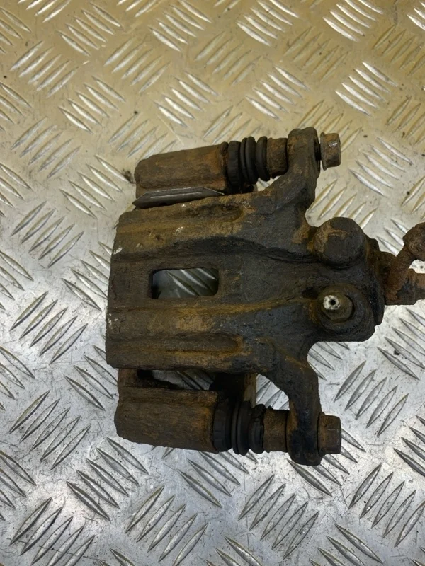 Суппорт задний правый Nissan Pathfinder (R51M) 2004-2013 2007 44011EB30A ВНЕДОРОЖНИК 2.5 D YD25DDTI