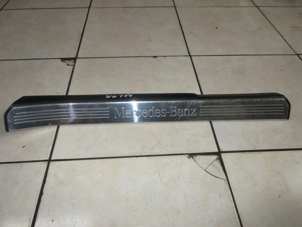 Накладка порога внутренняя Mercedes-Benz