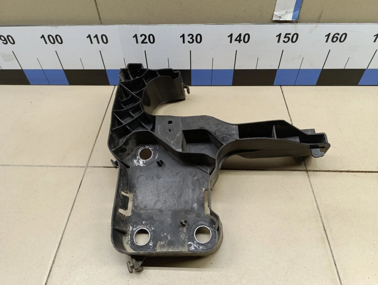 Кронштейн фар левый Megane II 2002-2009