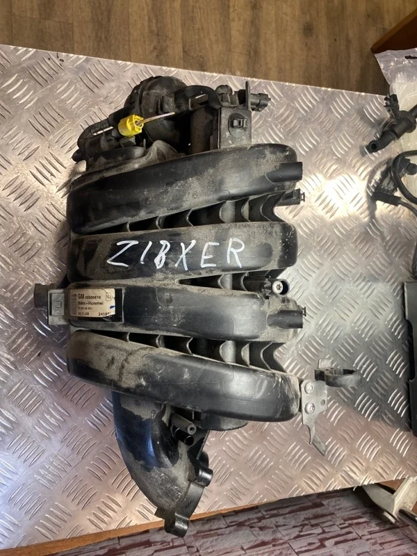 Коллектор впускной Chevrolet Cruze 55565816 F18D4