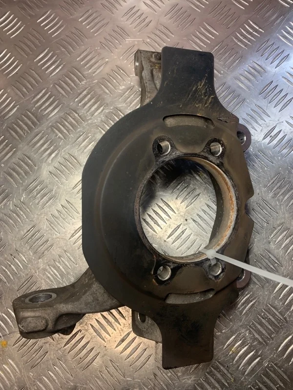 Кулак поворотный Nissan Teana 40014JN00A J32 VQ25DE, передний правый