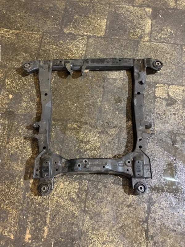 Подрамник передний Chevrolet Cruze 39023215 F18D4 1.8, передний