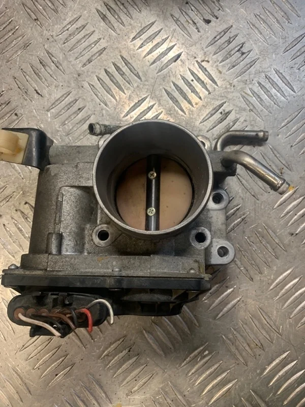 Дроссельная заслонка Toyota Noah 2203028050 1AZ-FSE