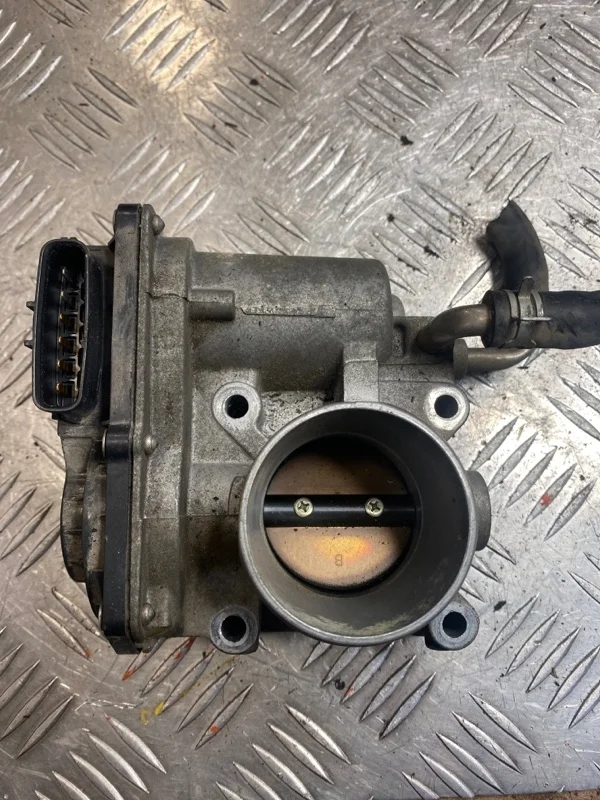 Дроссельная заслонка Mitsubishi Colt MN137645 4G19