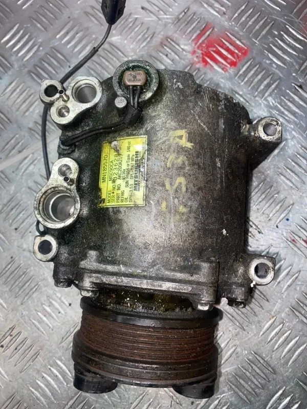 Компрессор кондиционера Mitsubishi Lancer MN185570 4G13