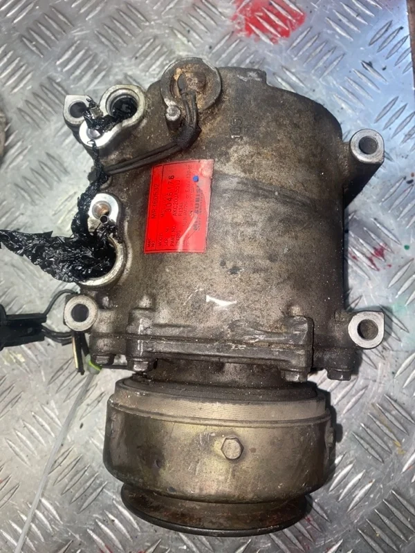 Компрессор кондиционера Mitsubishi Pajero 2 MR360532 6G72
