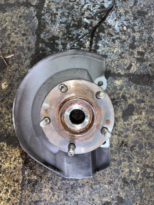 Кулак поворотный Mitsubishi Lancer 3870A012 CY 4B11, передний правый