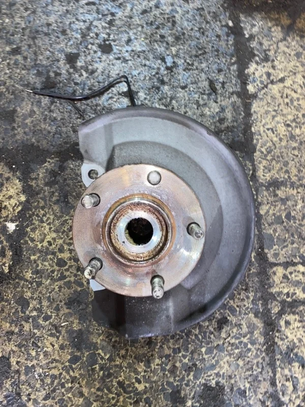 Кулак поворотный Mitsubishi Lancer 3870A011 CY 4B11, передний левый