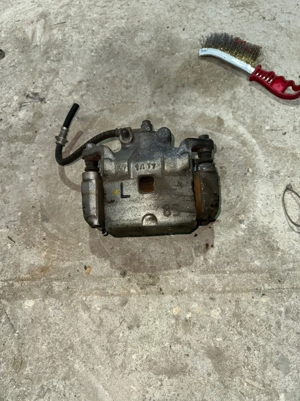 Суппорт тормозной Nissan Teana 41001JN00A J32 VQ25DE 2.5, передний правый