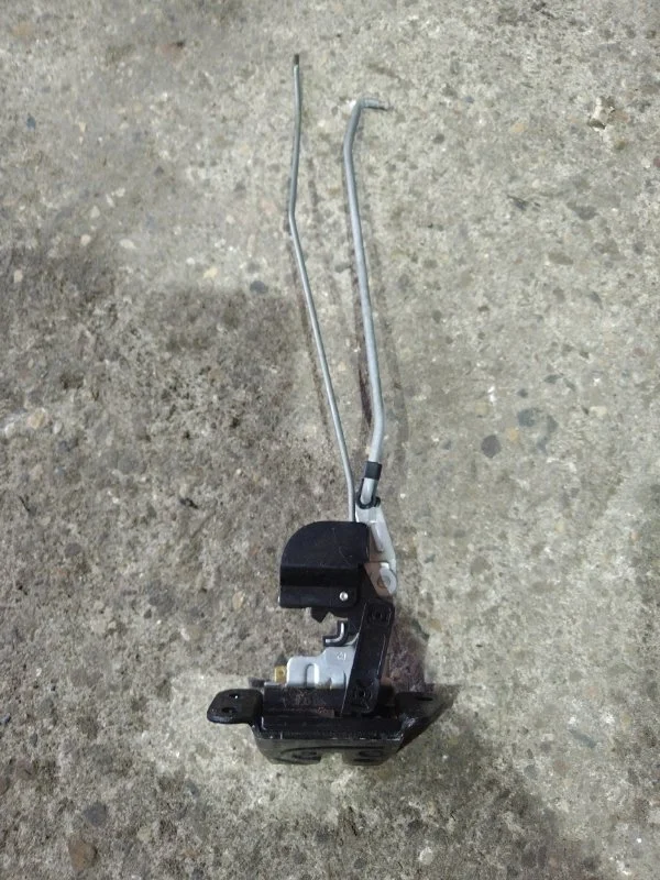 Замок двери багажника Hyundai Santa Fe 2009 812302B000 CM D4EB 2.2, задний