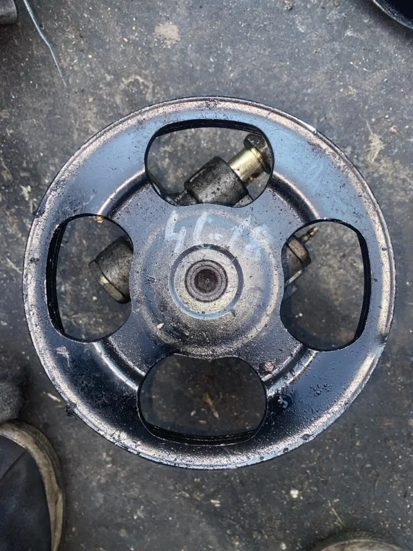 Насос гидроусилителя руля Mitsubishi Lancer MN184075 4G18