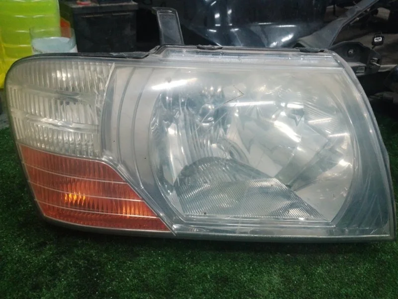Фара галогеновая Mitsubishi Pajero 3 2004 10087419 V60-V70, передняя правая