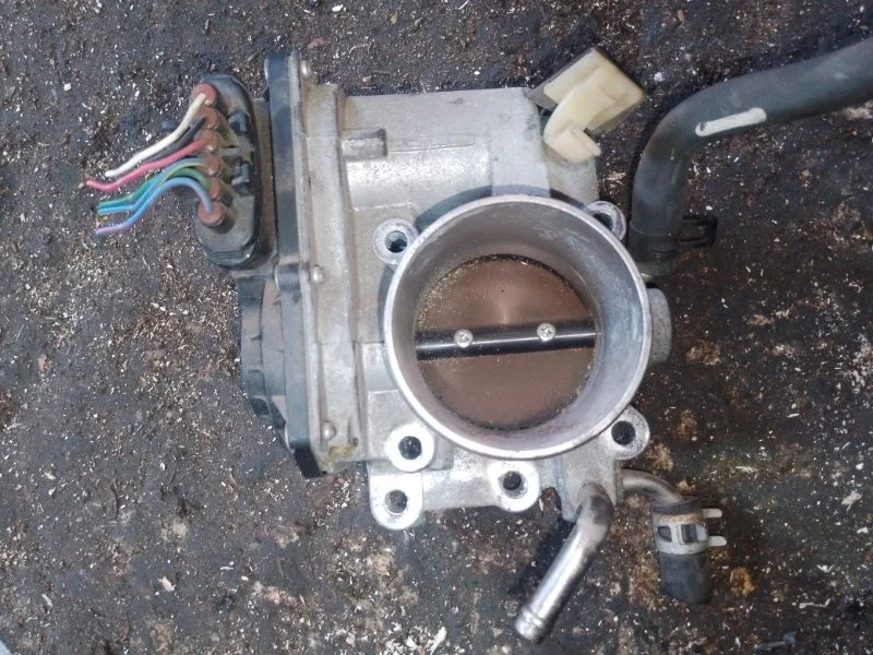Дроссельная заслонка Toyota Avensis 2203028050 1AZ-FSE 2.0