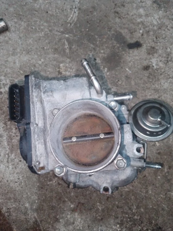 Дроссельная заслонка Toyota Highlander 2203020060 1MZ-FE