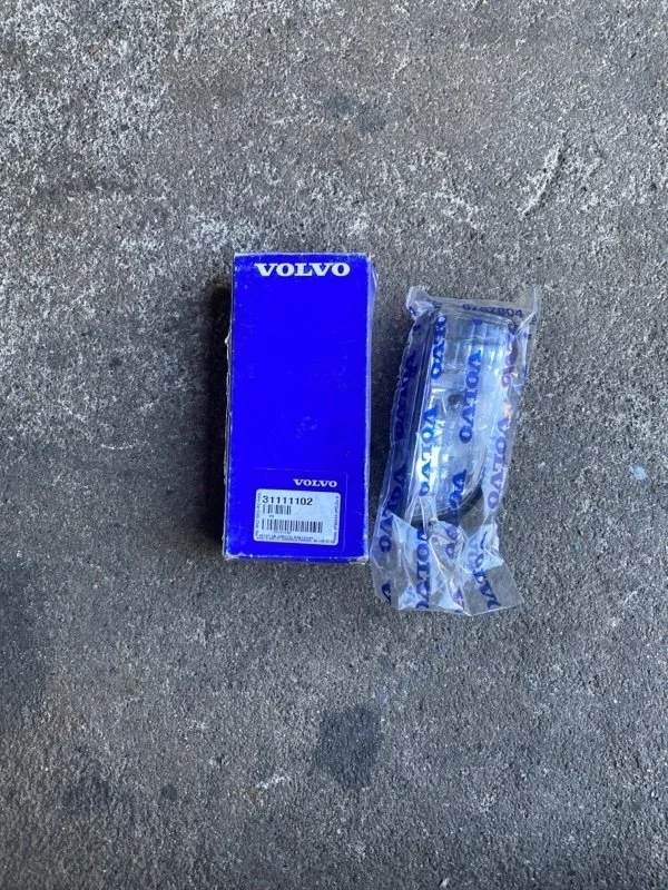 Повторитель поворота в зеркало Volvo 31111102, правый