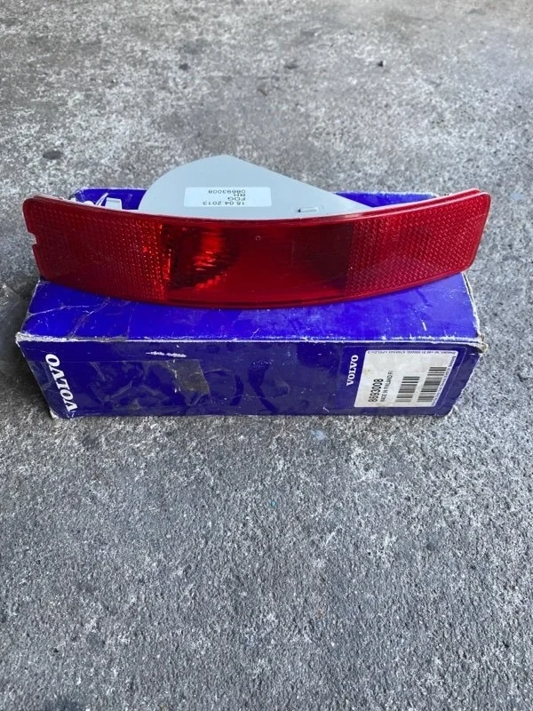 Фонарь противотуманный Volvo 8693008, задний правый